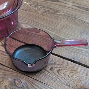 CorningWare Cranberry Glass Saucepan with Pour Spout 1L